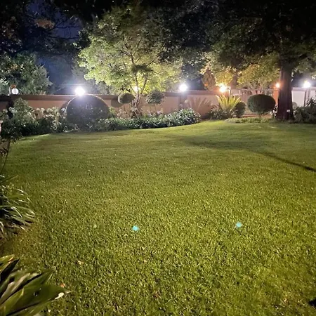 Spies Villa - Fast Wi-fi, Netflix, Solar-3